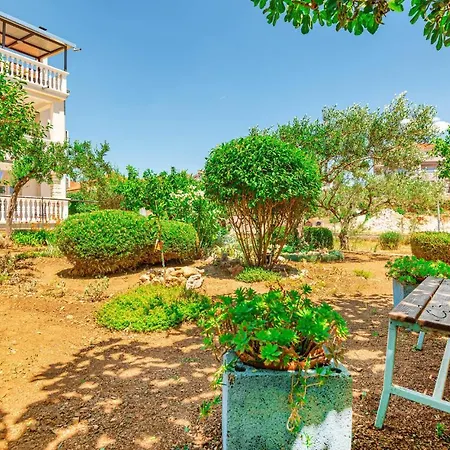 2 Bedroom Lovely In