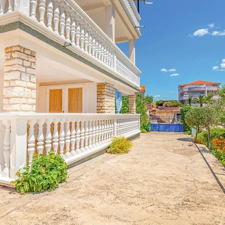 2 Bedroom Lovely In *
