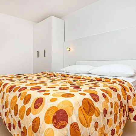 2 Bedroom Lovely In * Vodice