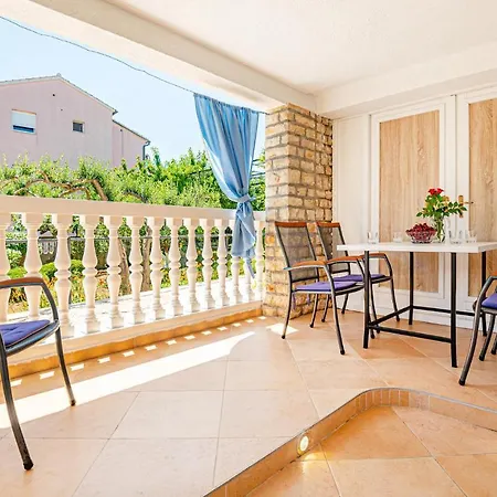 Amazing In With Kitchen Apartment *
