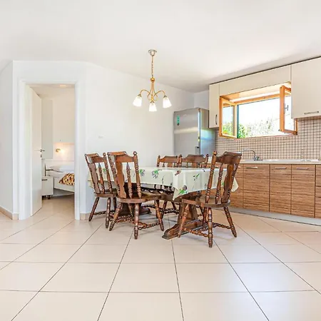 2 Bedroom Lovely In Vodice