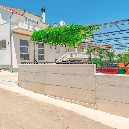 2 Bedroom Lovely In *