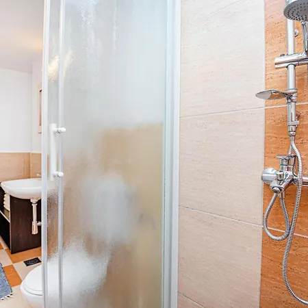 2 Bedroom Lovely In *