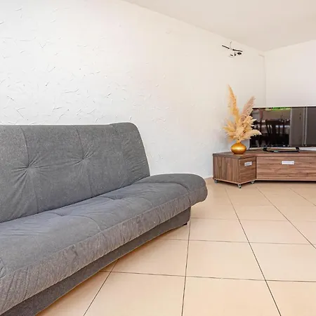 2 Bedroom Lovely In Vodice