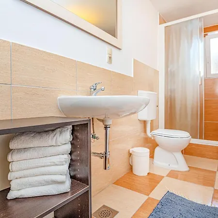 2 Bedroom Lovely In Apartament *